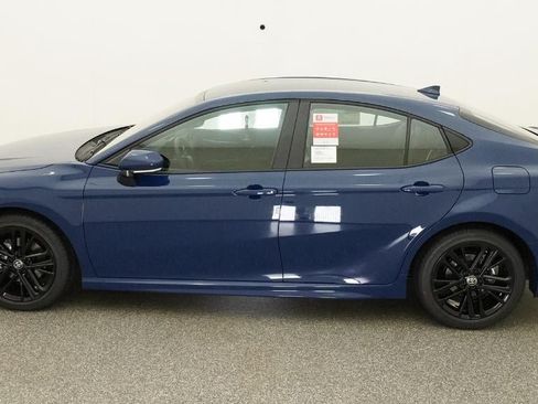 New 2026 Toyota Camry SE FWD image 3