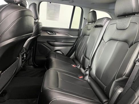 Used 2023 Jeep Grand Cherokee Limited w/ Luxury Tech Group II image 40