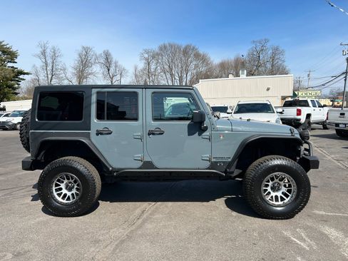 Used 2015 Jeep Wrangler Unlimited Rubicon w/ Dual Top Group AWD/4WD image 8