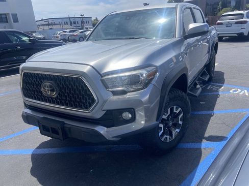 Used 2018 Toyota Tacoma TRD Off-Road RWD image 4