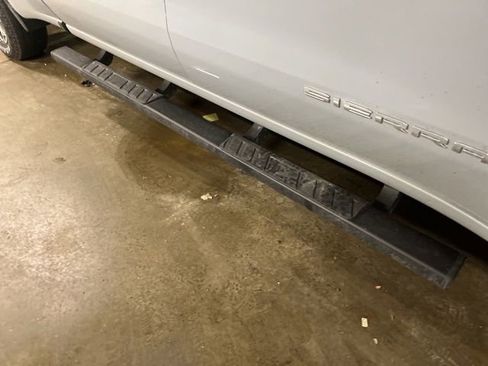 Used 2024 GMC Sierra 1500 SLE w/ Preferred Package image 5