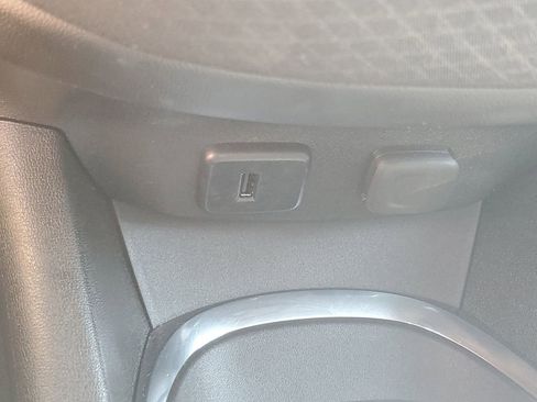 Used 2017 Chevrolet Malibu LT FWD image 29