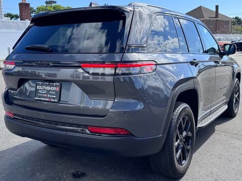 Used 2024 Jeep Grand Cherokee Altitude RWD image 7