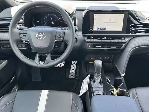 Used 2026 Toyota Camry Hybrid w/ Convenience Package FWD image 11