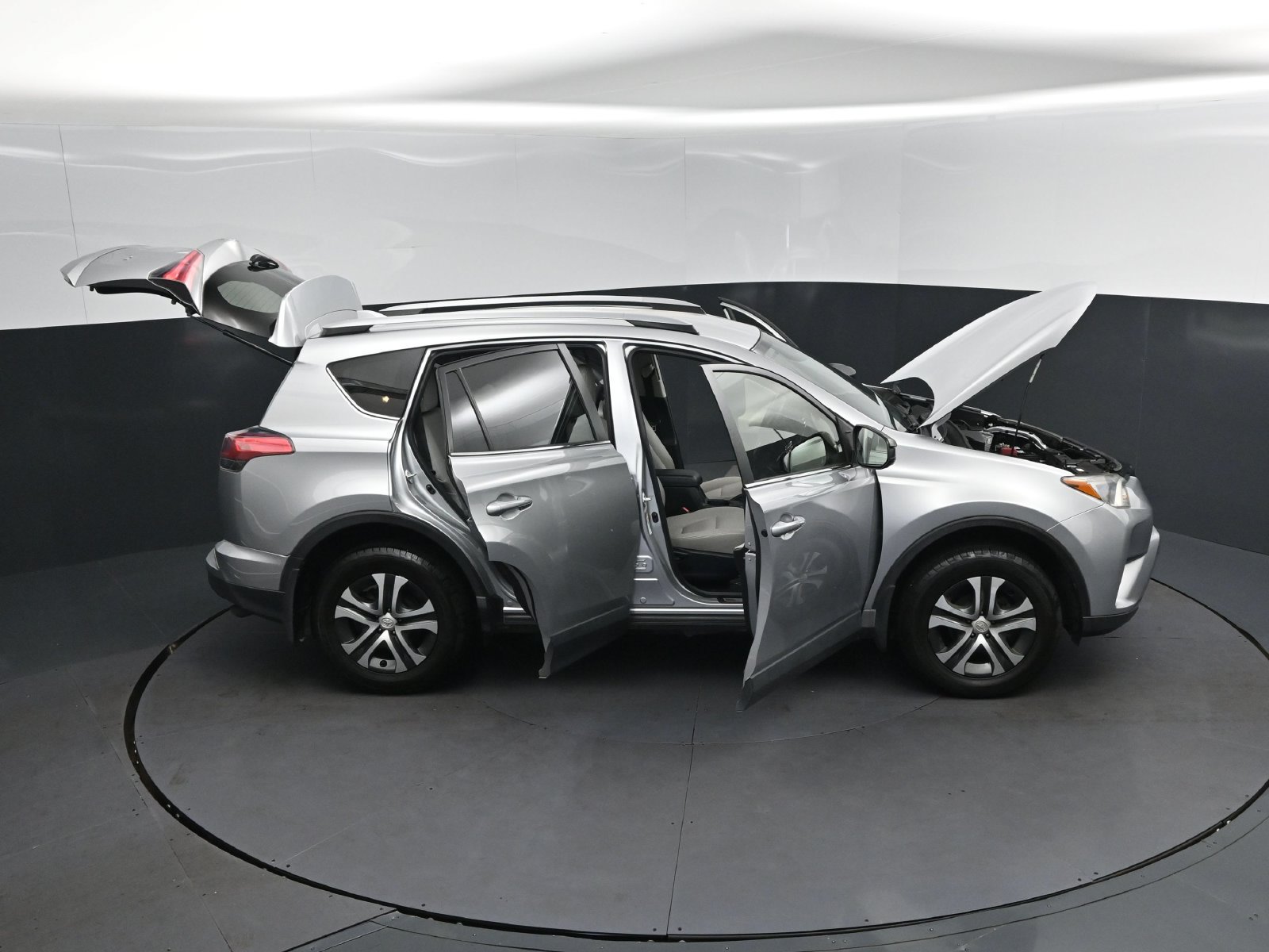 Used 2018 Toyota RAV4 LE FWD image 50