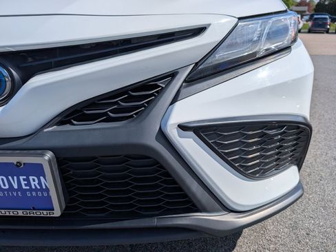 Used 2022 Toyota Camry SE w/ Cold Weather Package FWD image 11