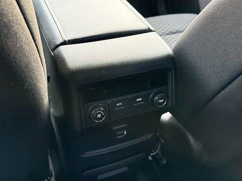 Used 2019 GMC Acadia SLE image 26