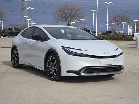 New 2026 Toyota Prius Plug-In Hybrid image 2