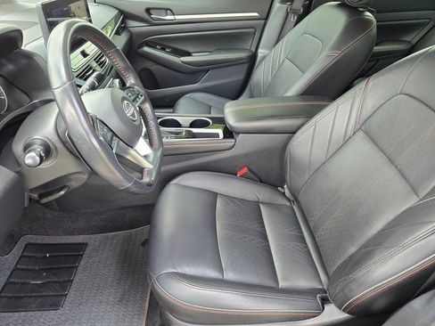 Used 2024 Nissan Altima 2.5 SR w/ SR Premium Package FWD image 11