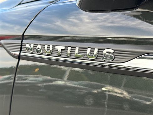Used 2022 Lincoln Nautilus Reserve w/ Equipment Group 201A image 15