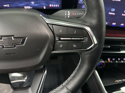 Used 2025 Chevrolet Traverse Z71 image 16