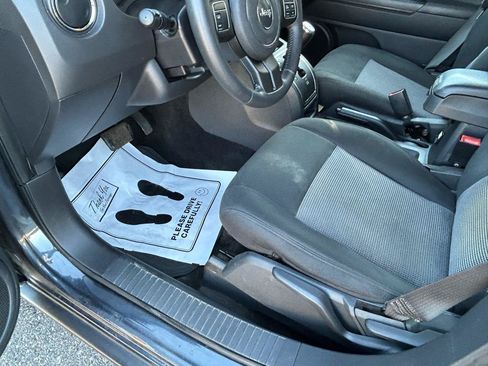 Used 2015 Jeep Patriot Latitude AWD/4WD image 10