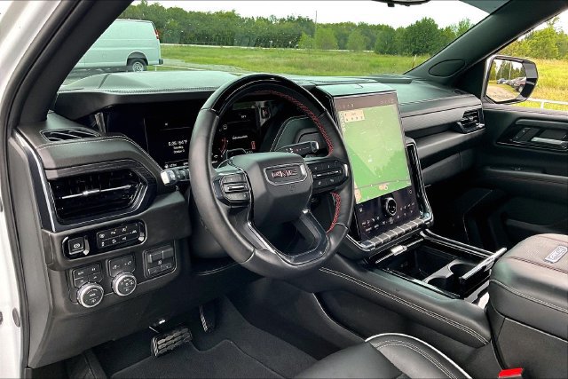 Used 2025 GMC Yukon AT4 Ultimate AWD/4WD image 17