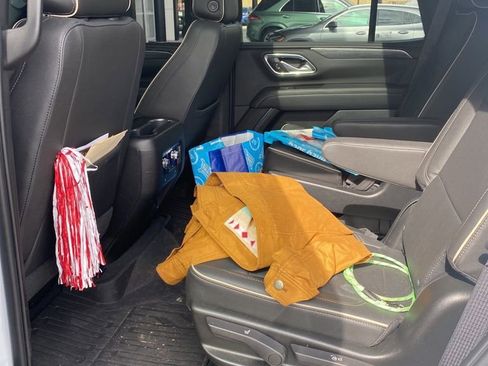 Used 2023 GMC Yukon SLT image 9