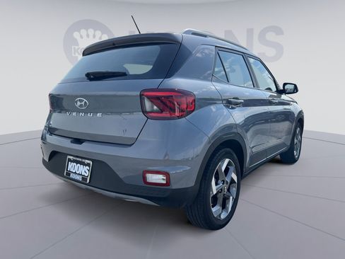 Used 2023 Hyundai Venue SEL w/ Cargo Package FWD image 7
