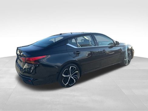 Used 2024 Nissan Altima 2.5 SR image 4
