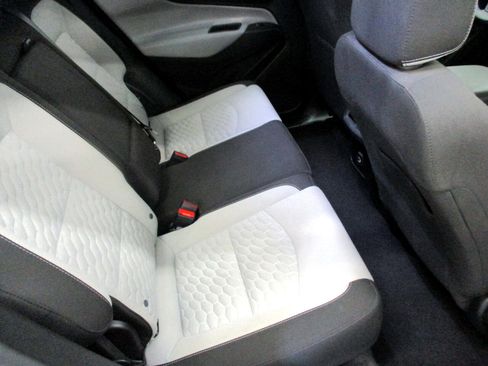 Used 2021 Chevrolet Equinox LT w/ Driver Convenience Package image 11