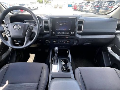 Used 2024 Nissan Frontier SV AWD/4WD image 16
