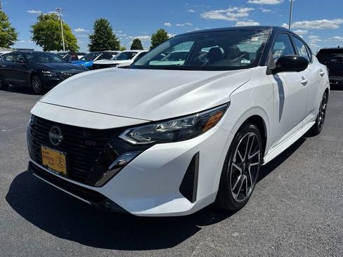 Used 2025 Nissan Sentra SR w/ SR Premium Package FWD image 8