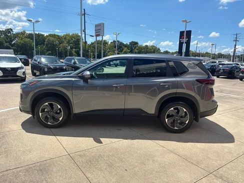 Used 2024 Nissan Rogue SV FWD image 4