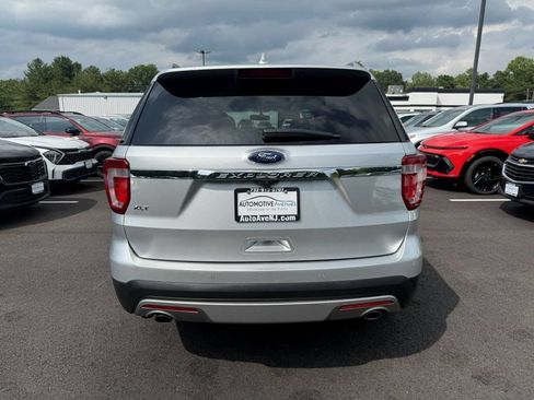 Used 2016 Ford Explorer XLT w/ Equipment Group 202A FWD image 5