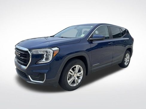 Used 2022 GMC Terrain SLE w/ LPO, Floor Liner Package FWD image 3