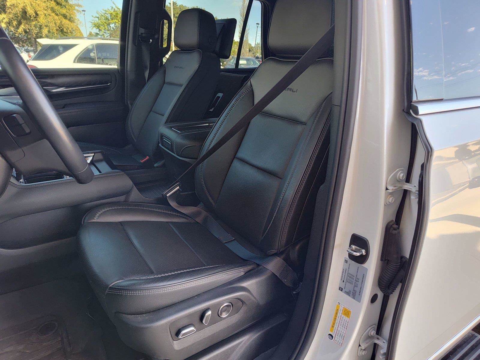 Used 2023 GMC Yukon Denali w/ Denali Reserve Package AWD/4WD image 2