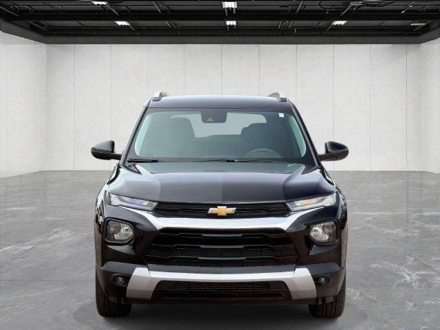 Used 2023 Chevrolet TrailBlazer LT w/ Convenience Package AWD/4WD image 2