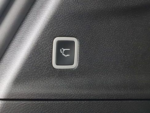 New 2026 Chrysler Pacifica Select FWD image 9