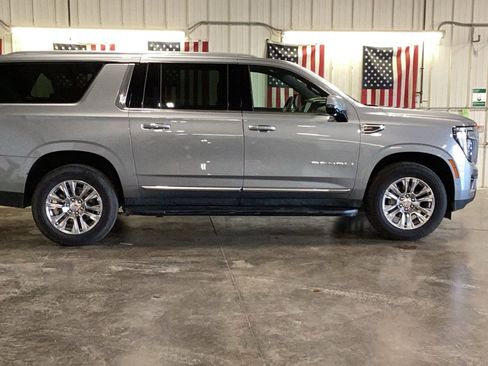 Used 2025 GMC Yukon XL Denali AWD/4WD image 16