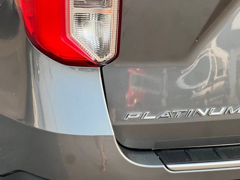 Used 2022 Ford Explorer Platinum w/ Equipment Group 601A AWD/4WD image 30