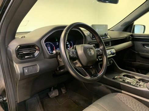 Used 2025 Honda Pilot Sport image 15