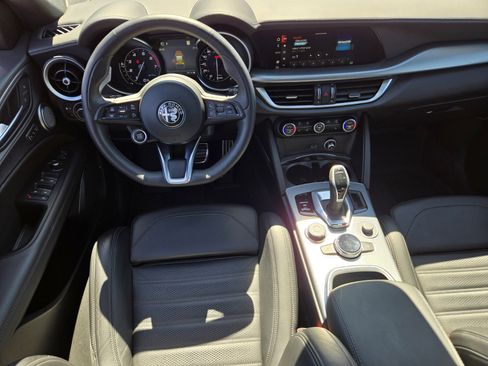 Used 2023 Alfa Romeo Stelvio Veloce AWD/4WD image 12