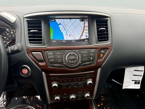 Used 2020 Nissan Pathfinder Platinum w/ Cargo Package image 17