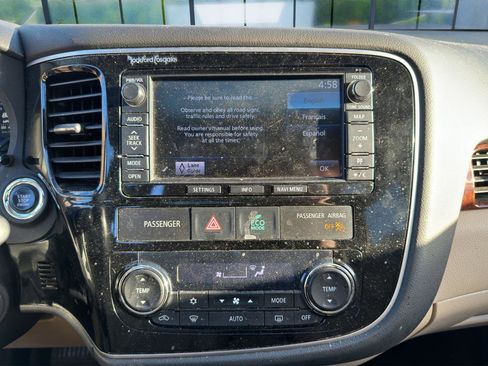 Used 2014 Mitsubishi Outlander GT image 18