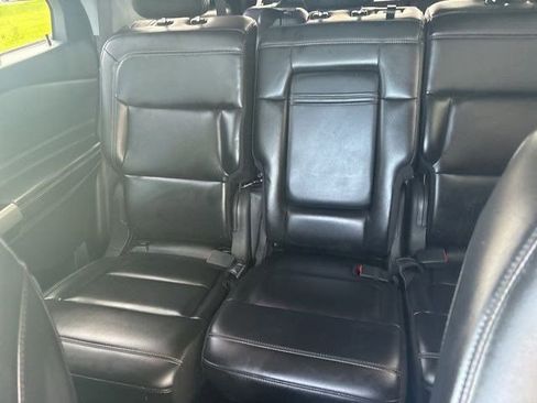 Used 2021 Ford Explorer XLT w/ Equipment Group 202A AWD/4WD image 30