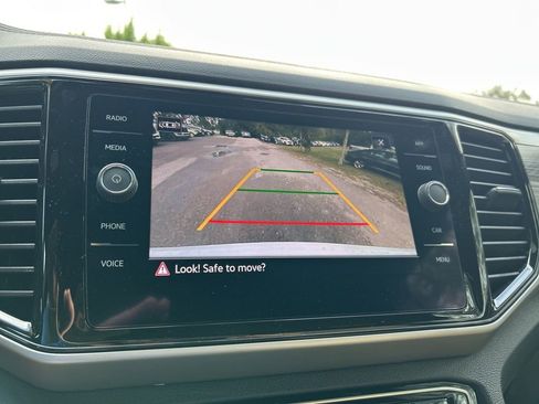 Used 2022 Volkswagen Atlas Cross Sport SE image 35