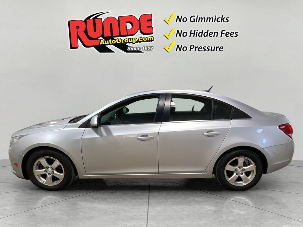 Used 2014 Chevrolet Cruze LT w/ Technology Package FWD image 2