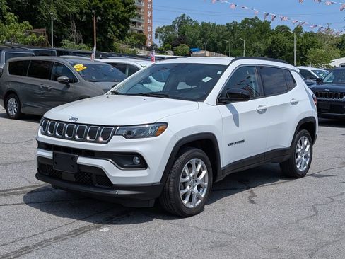 Used 2022 Jeep Compass Latitude AWD/4WD image 1