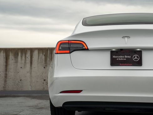 Used 2023 Tesla Model 3 Standard Range RWD image 9