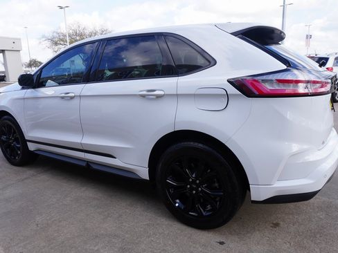 Certified 2024 Ford Edge SE w/ Black Appearance Package image 4