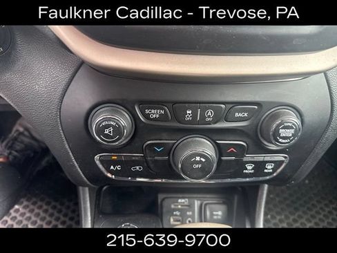 Used 2016 Jeep Cherokee Latitude w/ Cold Weather Group AWD/4WD image 17