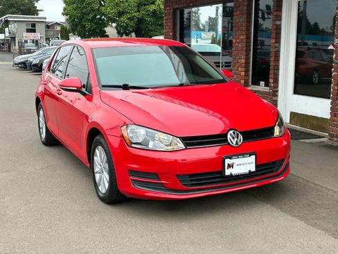Used 2015 Volkswagen Golf S image 1