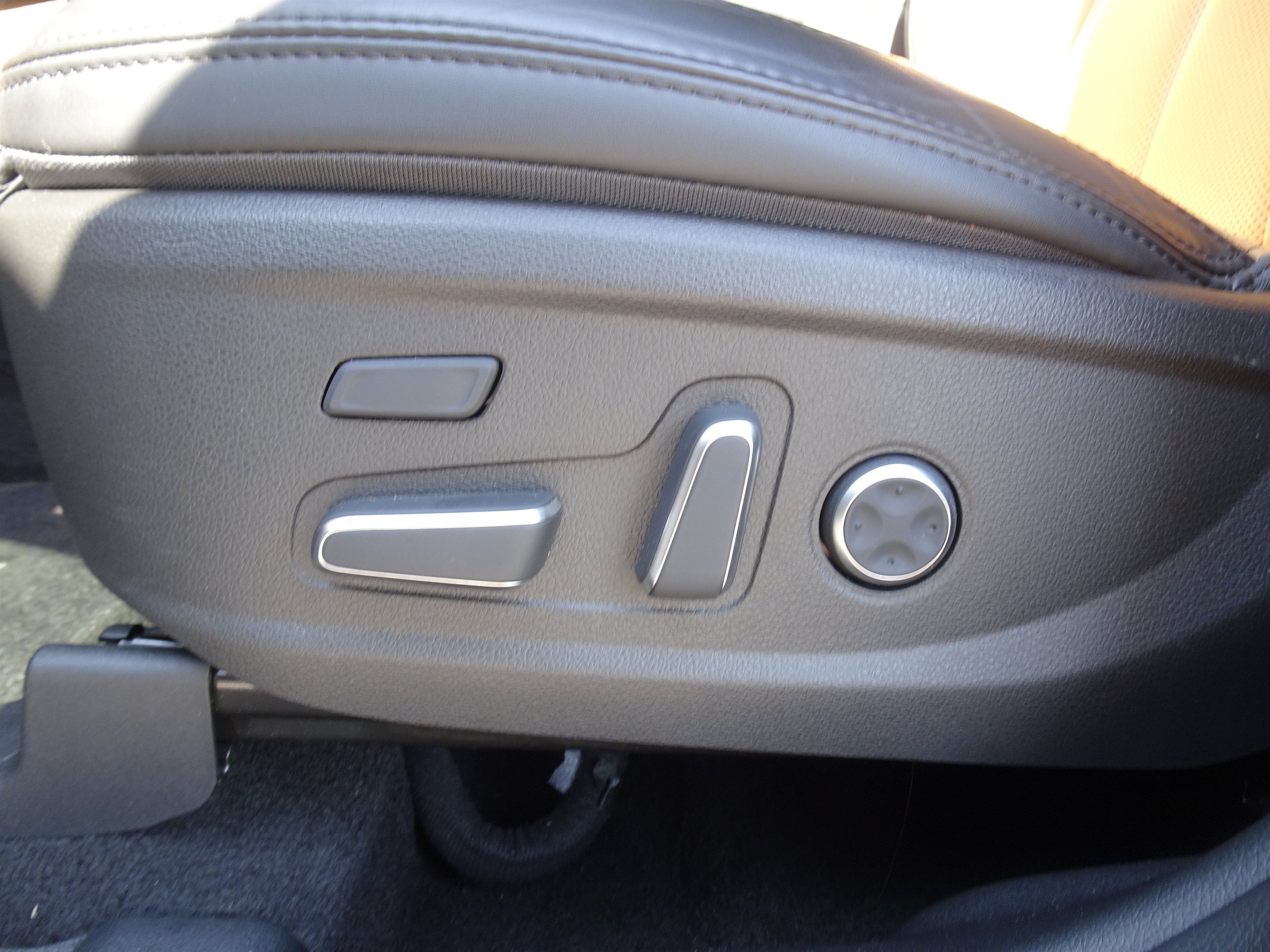 Used 2023 Hyundai Santa Fe Calligraphy AWD/4WD image 11