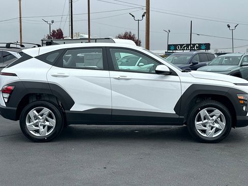 New 2026 Hyundai Kona SE image 3