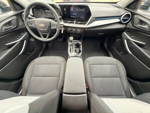 Used 2025 Chevrolet Trax LS w/ Driver Confidence Package FWD image 20