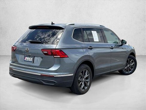 Used 2023 Volkswagen Tiguan SE FWD image 2