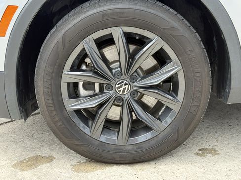Used 2024 Volkswagen Tiguan SE AWD/4WD image 13