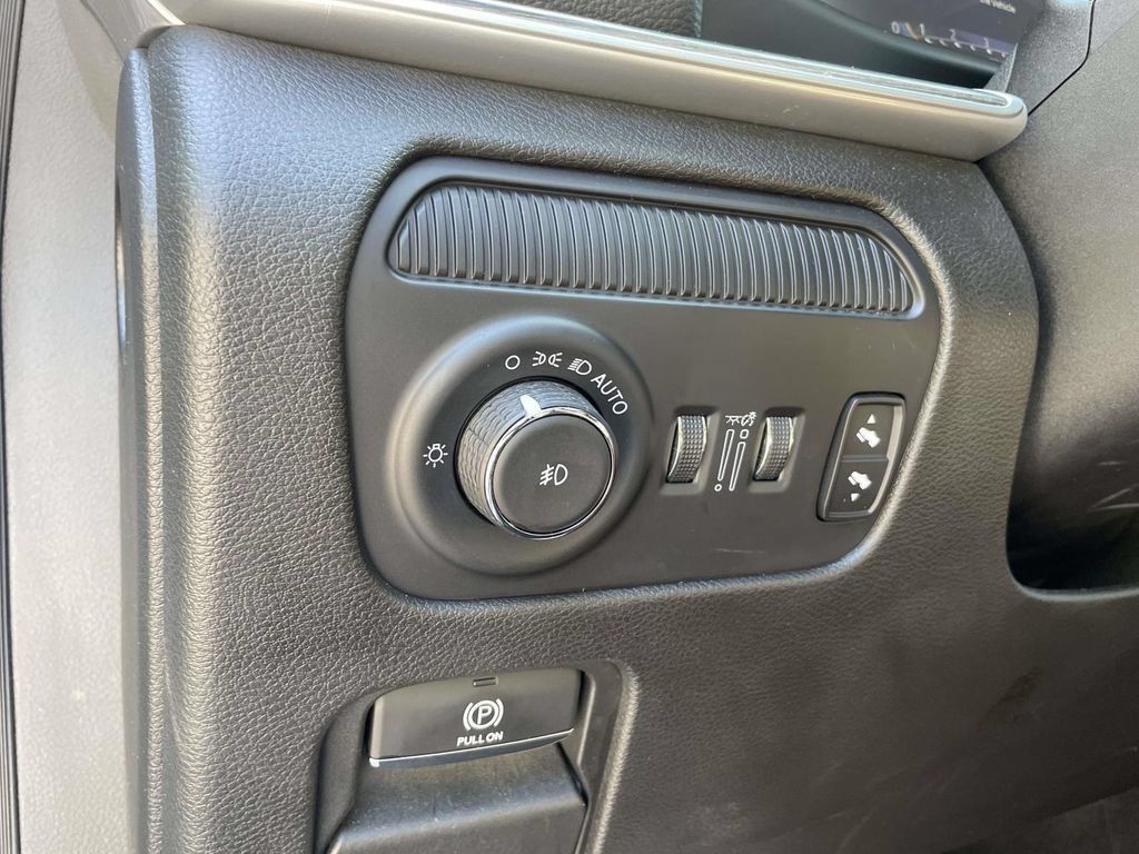 Used 2024 Jeep Wagoneer L Series II w/ Flexible Seating Group AWD/4WD image 28