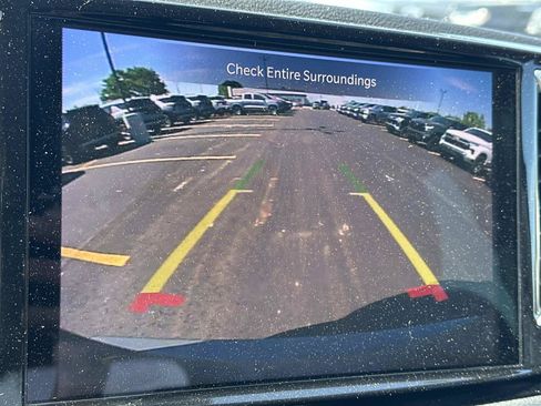 Used 2022 Chrysler Pacifica Touring-L FWD image 28